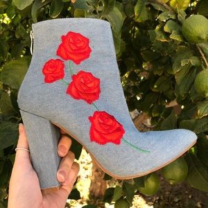 Rose-embroidered denim booties 🌹